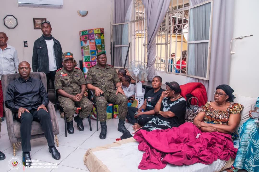 Crash de Kenge : Guy Kabombo auprès des familles des victimes pour témoigner de la solidarité des FARDC