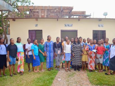 Kananga : dans trois Espaces Sûrs, les jeunes filles renforcent leur confiance et leur leadership