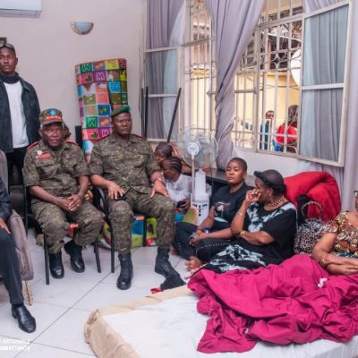 Crash de Kenge : Guy Kabombo auprès des familles des victimes pour témoigner de la solidarité des FARDC